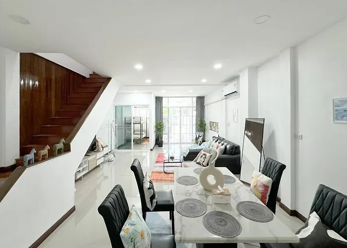 Miq Hk611 Huai Khwang 4br Jodd Fair * Bangkok