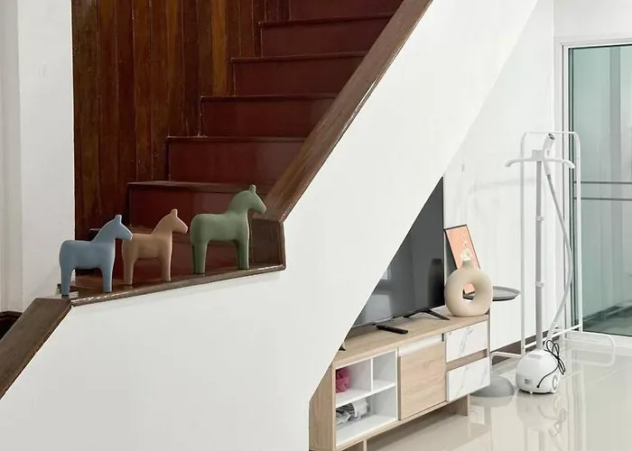 Miq Hk611 Huai Khwang 4br Jodd Fair Villa Bangkok