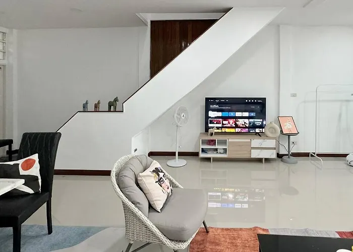 Miq Hk611 Huai Khwang 4br Jodd Fair * Bangkok