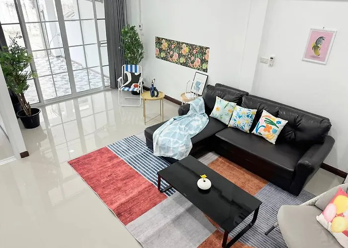 Villa Miq Hk611 Huai Khwang 4br Jodd Fair