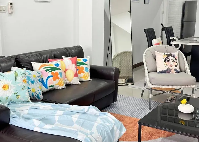 Villa Miq Hk611 Huai Khwang 4br Jodd Fair