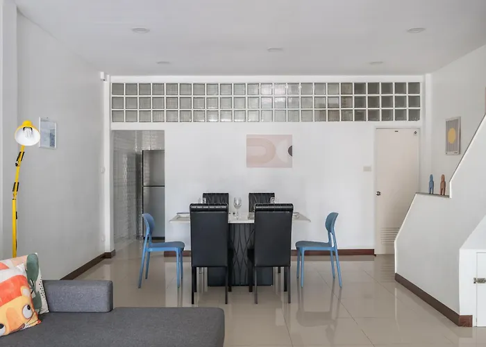 Villa Miq Hk611 Huai Khwang 4br Jodd Fair