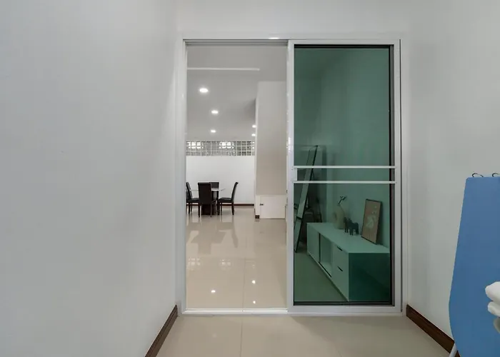 Villa Miq Hk611 Huai Khwang 4br Jodd Fair *