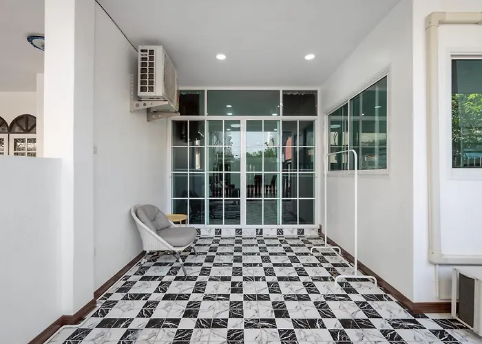 Miq Hk611 Huai Khwang 4br Jodd Fair * Bangkok